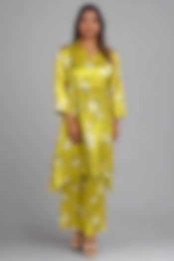 Yellow Satin Kurta Set by Monarch at Pernia's Pop Up Shop