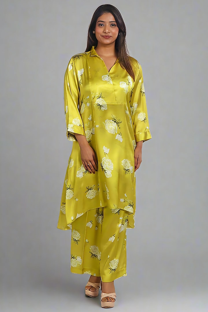 Yellow Satin Kurta Set by Monarch at Pernia's Pop Up Shop