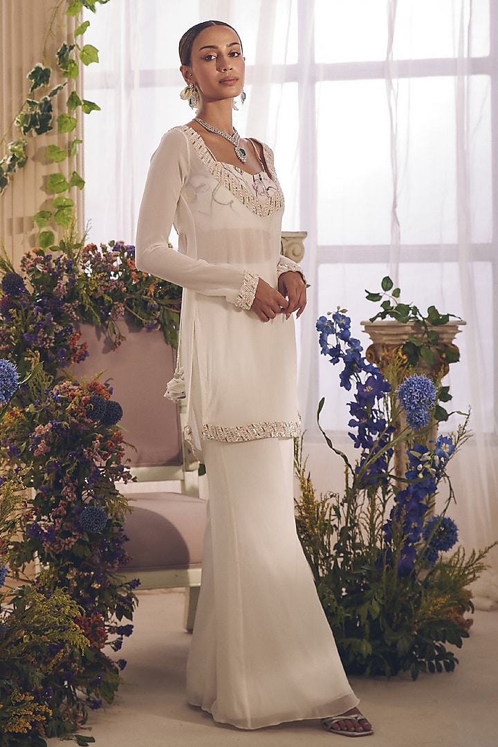 Off-White Pure Georgette Hand Embroidered Kurta Set by Monarch at Pernia's Pop Up Shop