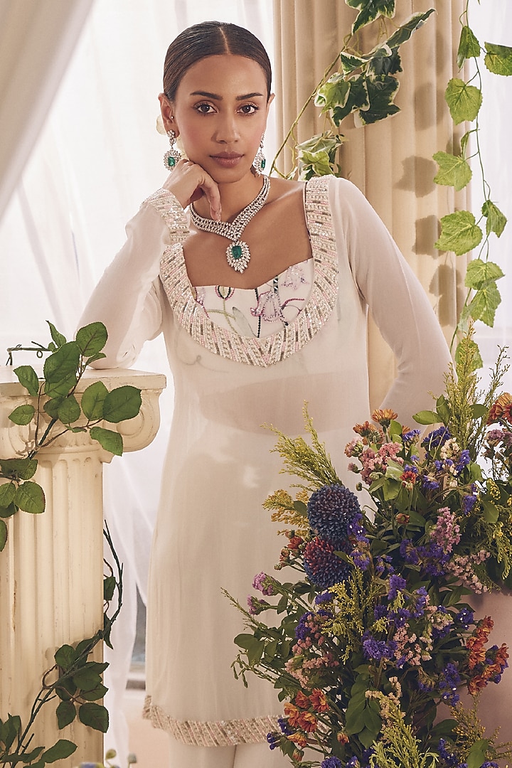 Off-White Pure Georgette Hand Embroidered Kurta Set by Monarch at Pernia's Pop Up Shop