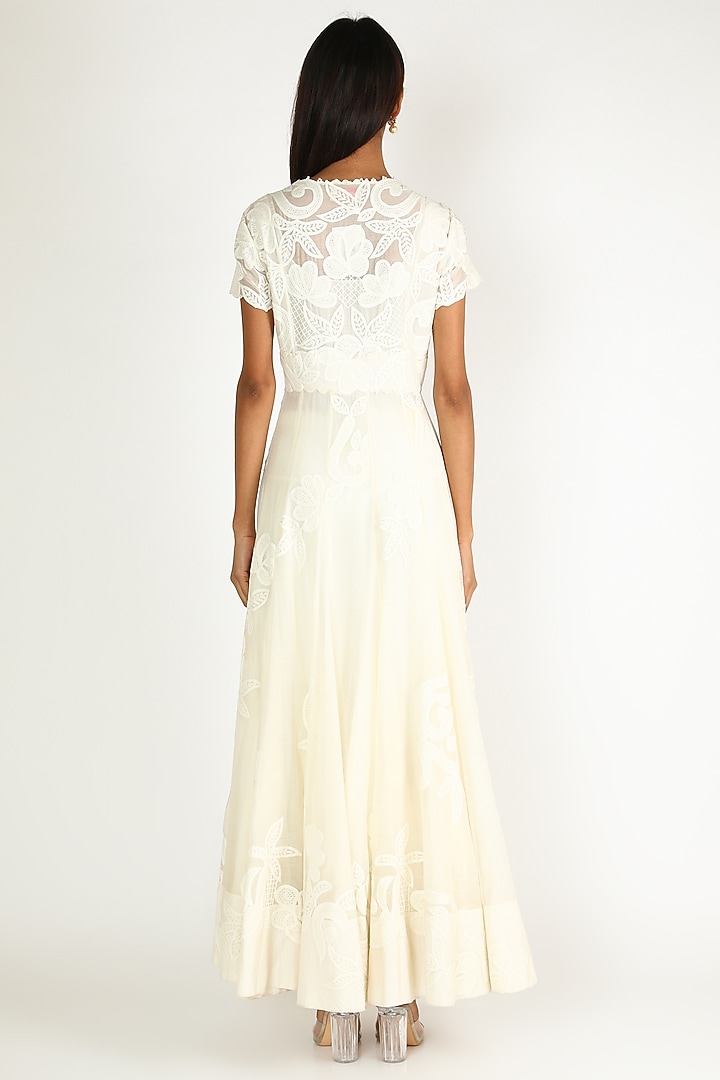 Ivory Embroidered Kurta Set by Minaxi Dadoo at Pernia's Pop Up Shop