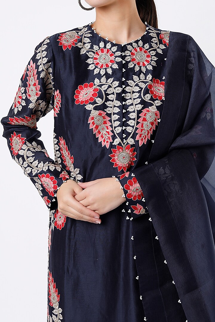 Blue Kurta Set With Thread Work by Minaxi Dadoo at Pernia's Pop Up Shop