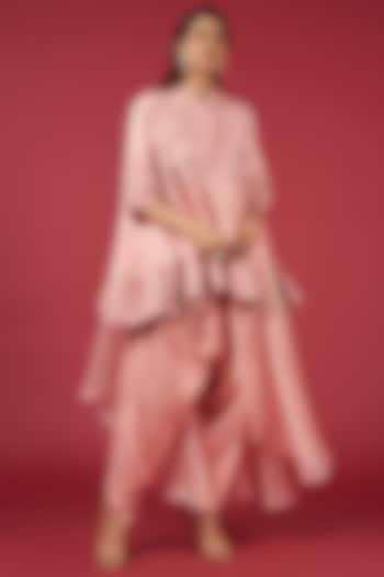 Pink Dupion Embroidered Cape Set by Minaxi Dadoo at Pernia's Pop Up Shop