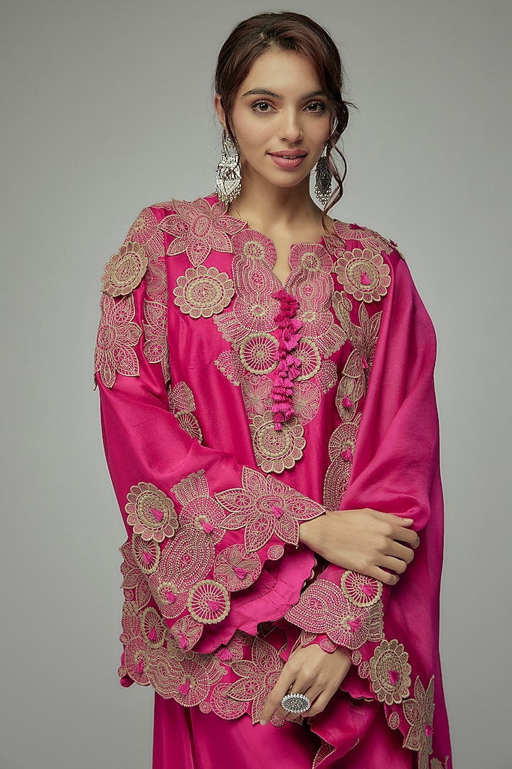 Rani Dupion Thread Embroidered Short Kurta Set by Minaxi Dadoo at Pernia's Pop Up Shop