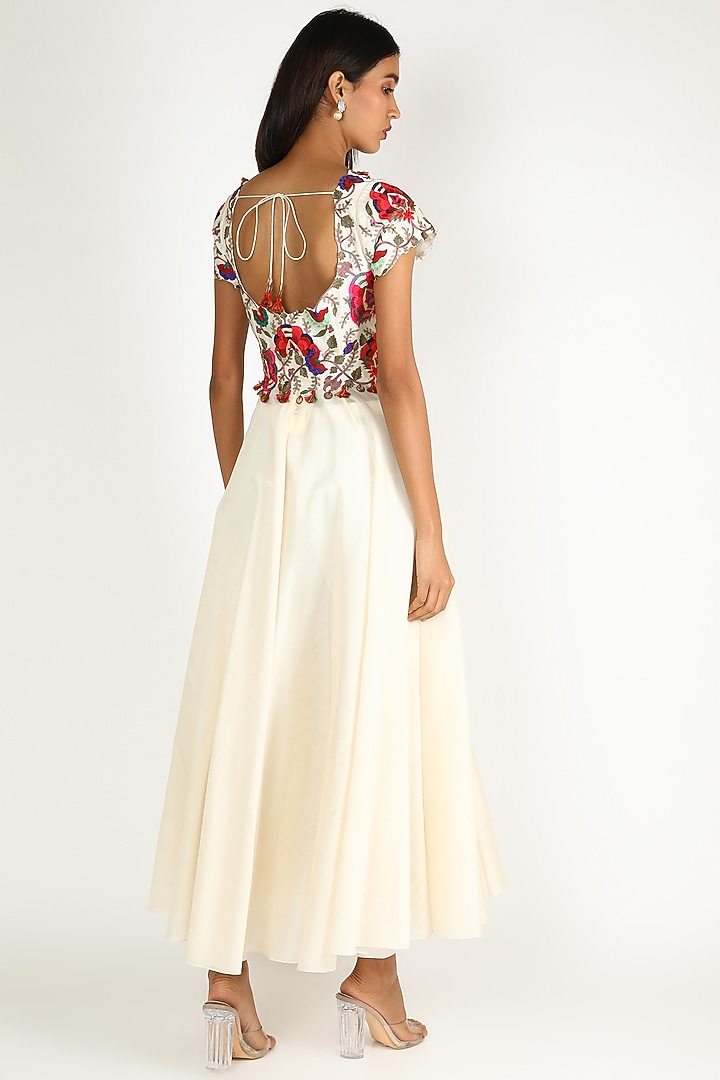 Ivory & Red Embroidered Kurta Set by Minaxi Dadoo at Pernia's Pop Up Shop