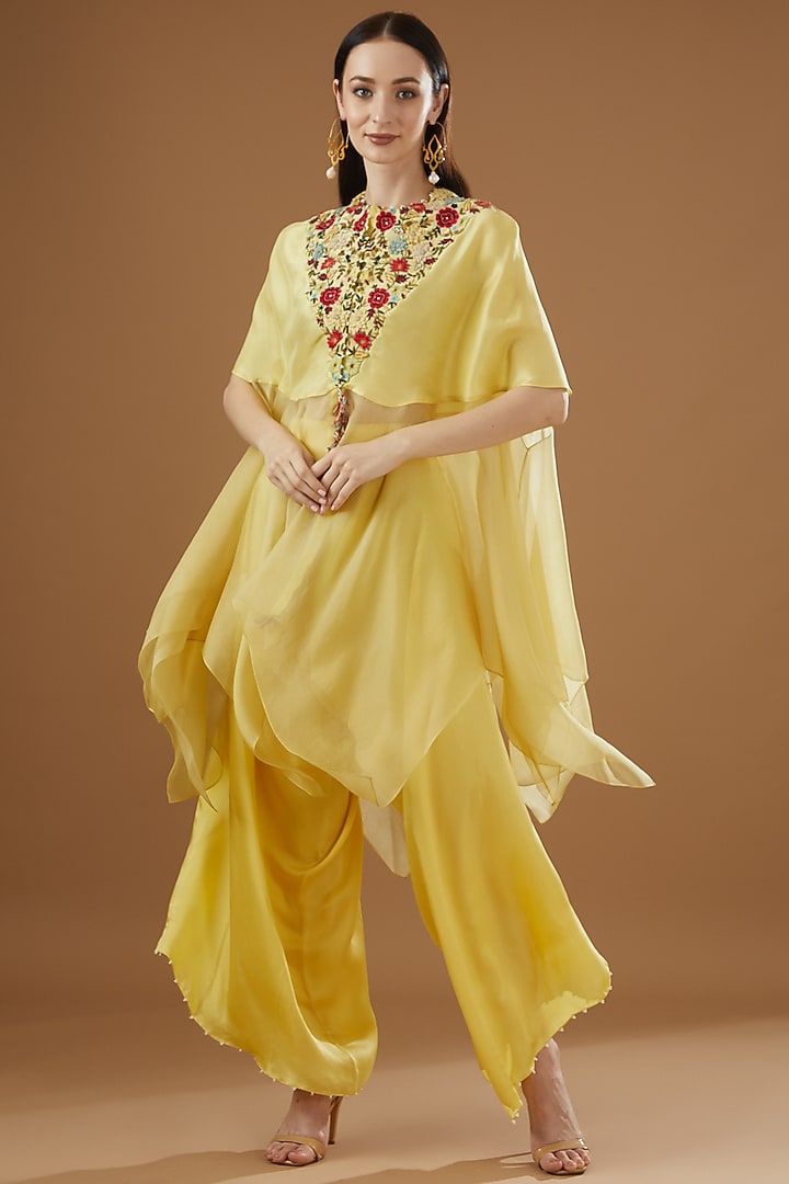 Yellow Dupion & Organza Hankey Cape Set by Minaxi Dadoo at Pernia's Pop Up Shop