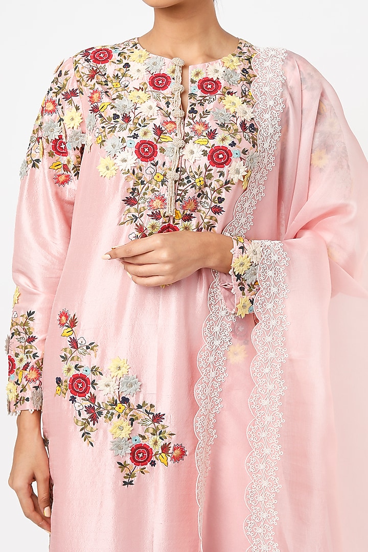 Pink Embroidered Kurta Set by Minaxi Dadoo at Pernia's Pop Up Shop