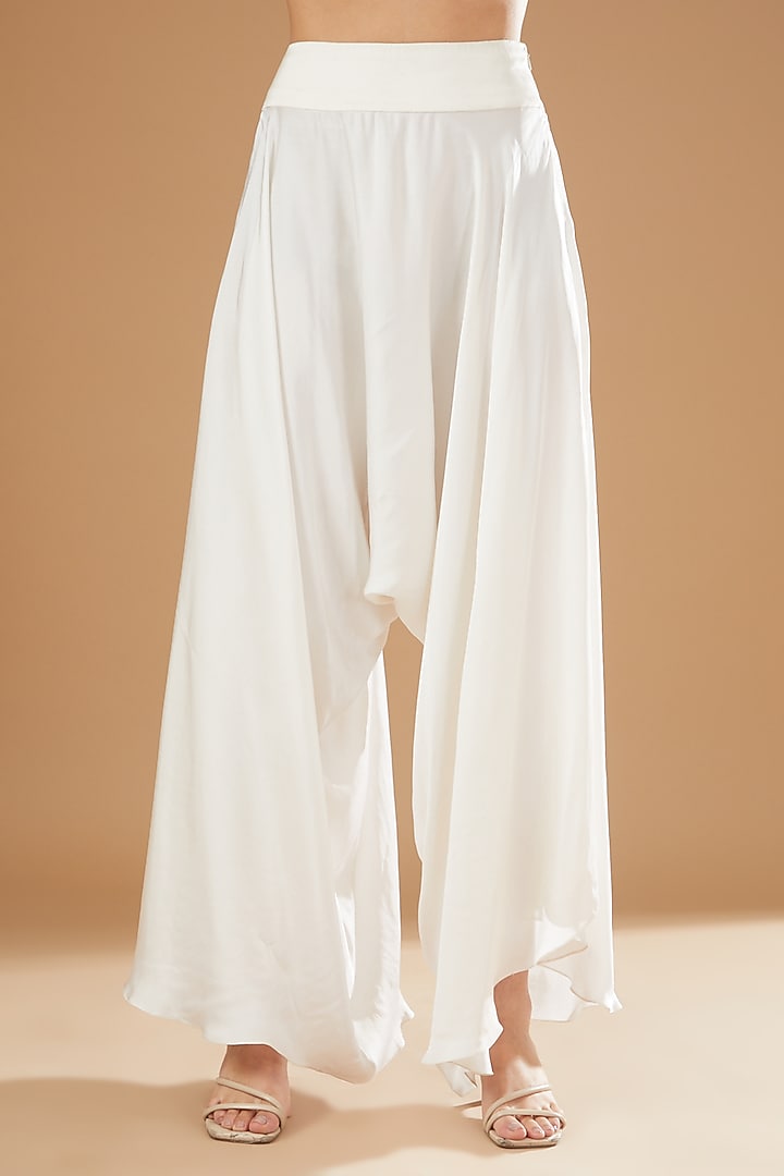 Ivory Dupion Embroidered Cape Set by Minaxi Dadoo at Pernia's Pop Up Shop