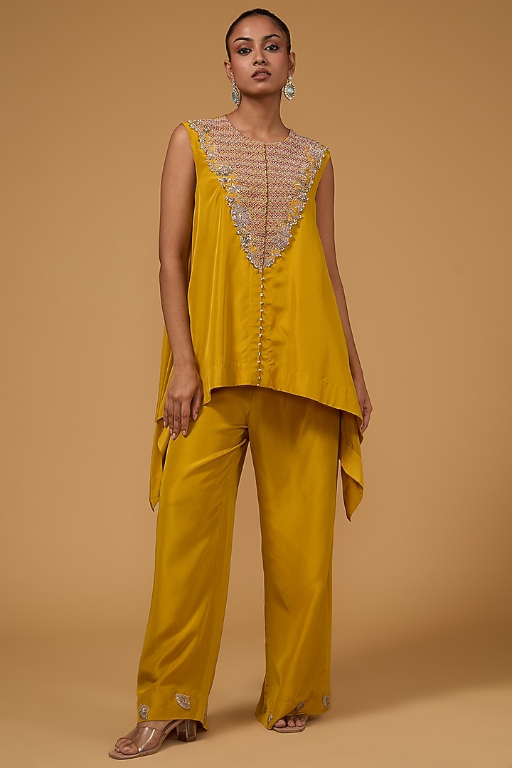 Yellow Organza Zari Embroidered Cape Set by Minaxi Dadoo at Pernia's Pop Up Shop