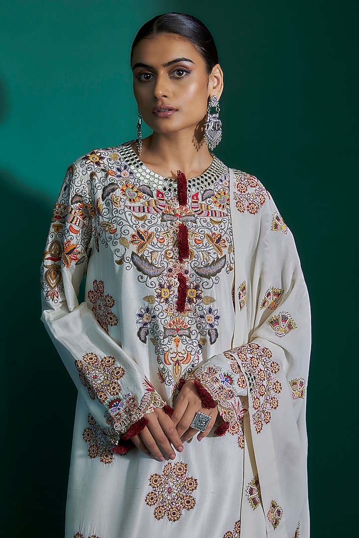 Ivory Dupion Mirror Embroidered Kurta Set by Minaxi Dadoo at Pernia's Pop Up Shop