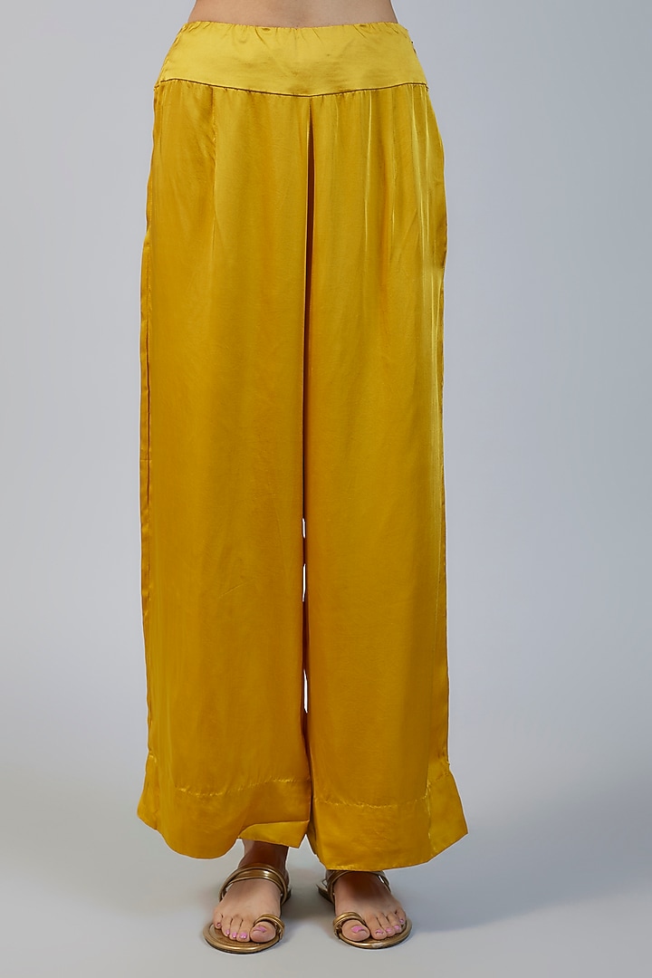 Yellow Silk Thread & Sequins Embroidered Straight Kurta Set by Minaxi Dadoo at Pernia's Pop Up Shop