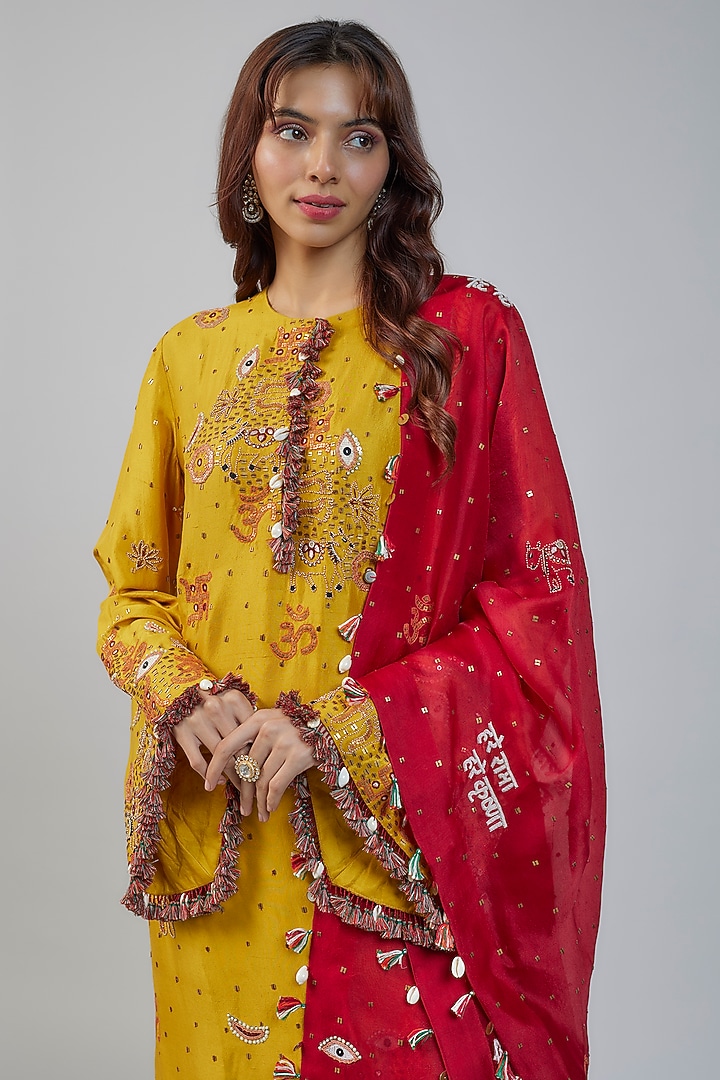 Yellow Silk Thread & Sequins Embroidered Straight Kurta Set by Minaxi Dadoo at Pernia's Pop Up Shop