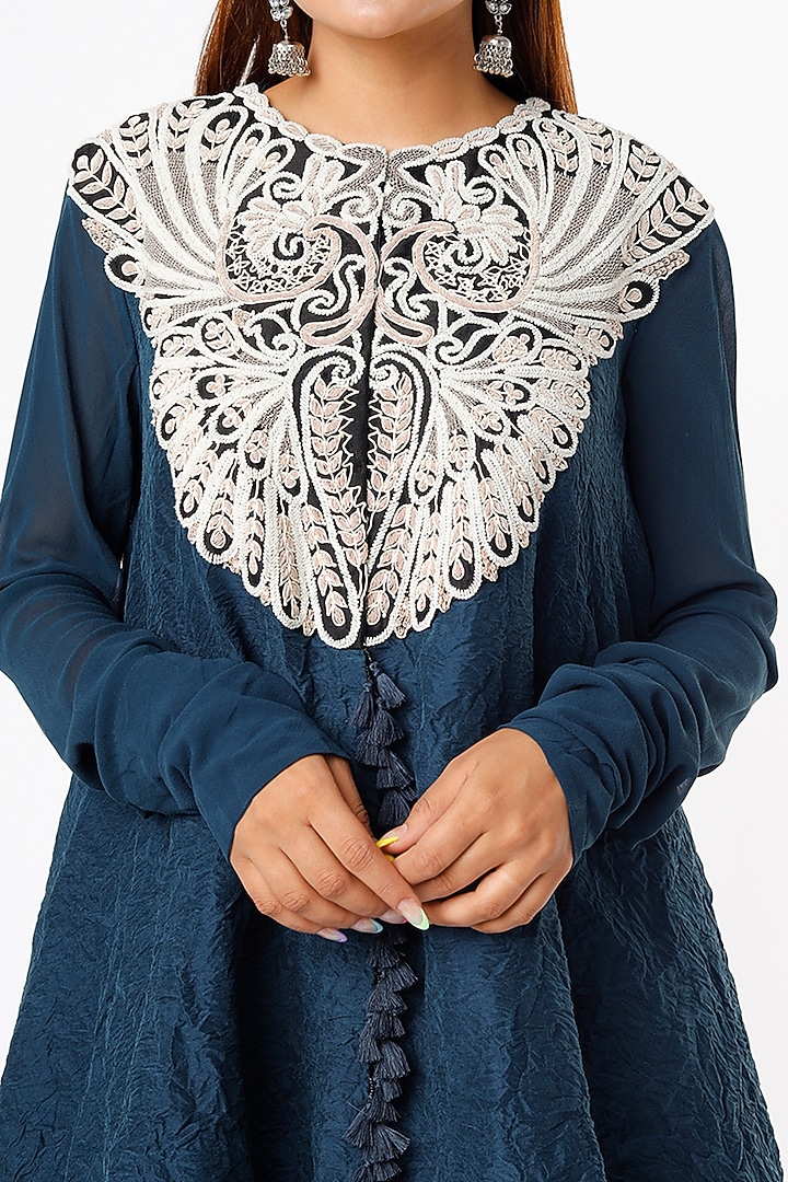 Peacock Blue Crushed Kurta Set by Minaxi Dadoo at Pernia's Pop Up Shop