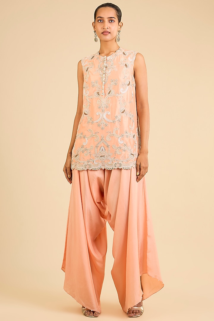 Peach Dupion Embroidered Short Kurta Set by Minaxi Dadoo at Pernia's Pop Up Shop