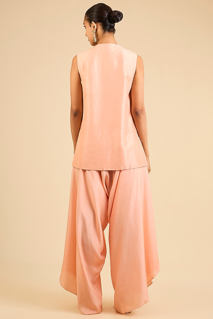 Peach Dupion Embroidered Short Kurta Set by Minaxi Dadoo at Pernia's Pop Up Shop