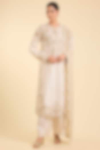 Ivory Dupion Thread Work Kurta Set by Minaxi Dadoo at Pernia's Pop Up Shop