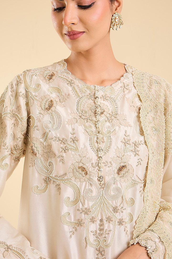 Ivory Dupion Thread Work Kurta Set by Minaxi Dadoo at Pernia's Pop Up Shop