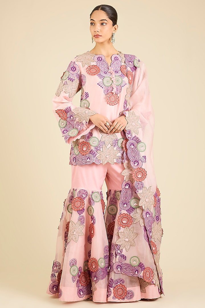 Pink Silk Embroidered Kurta Set by Minaxi Dadoo at Pernia's Pop Up Shop