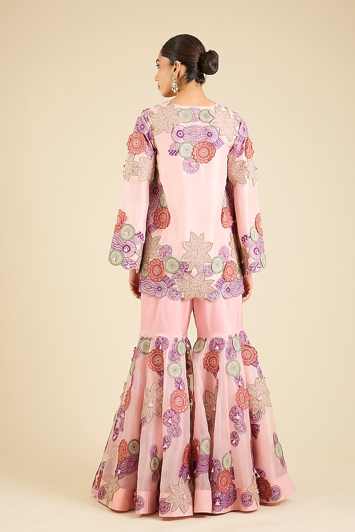 Pink Silk Embroidered Kurta Set by Minaxi Dadoo at Pernia's Pop Up Shop