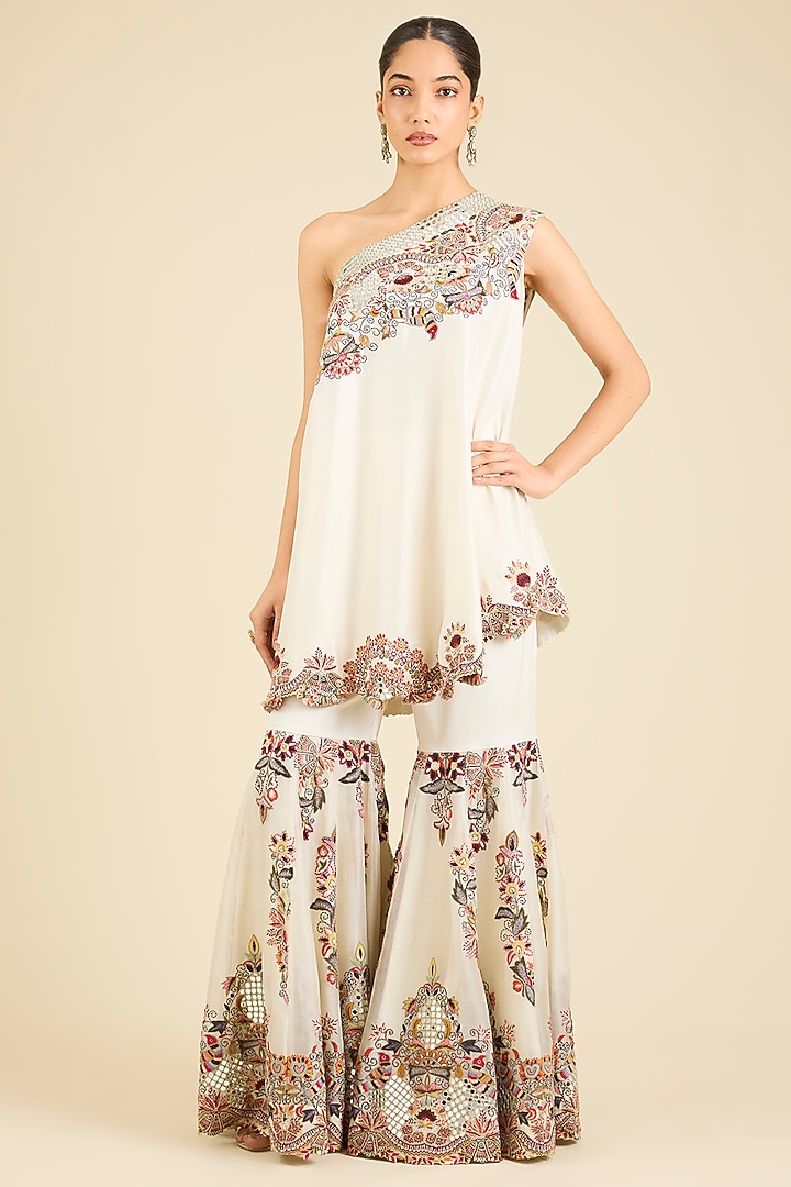 Maroon Dupion Silk Thread Embroidered Cape Set by Minaxi Dadoo at Pernia's Pop Up Shop