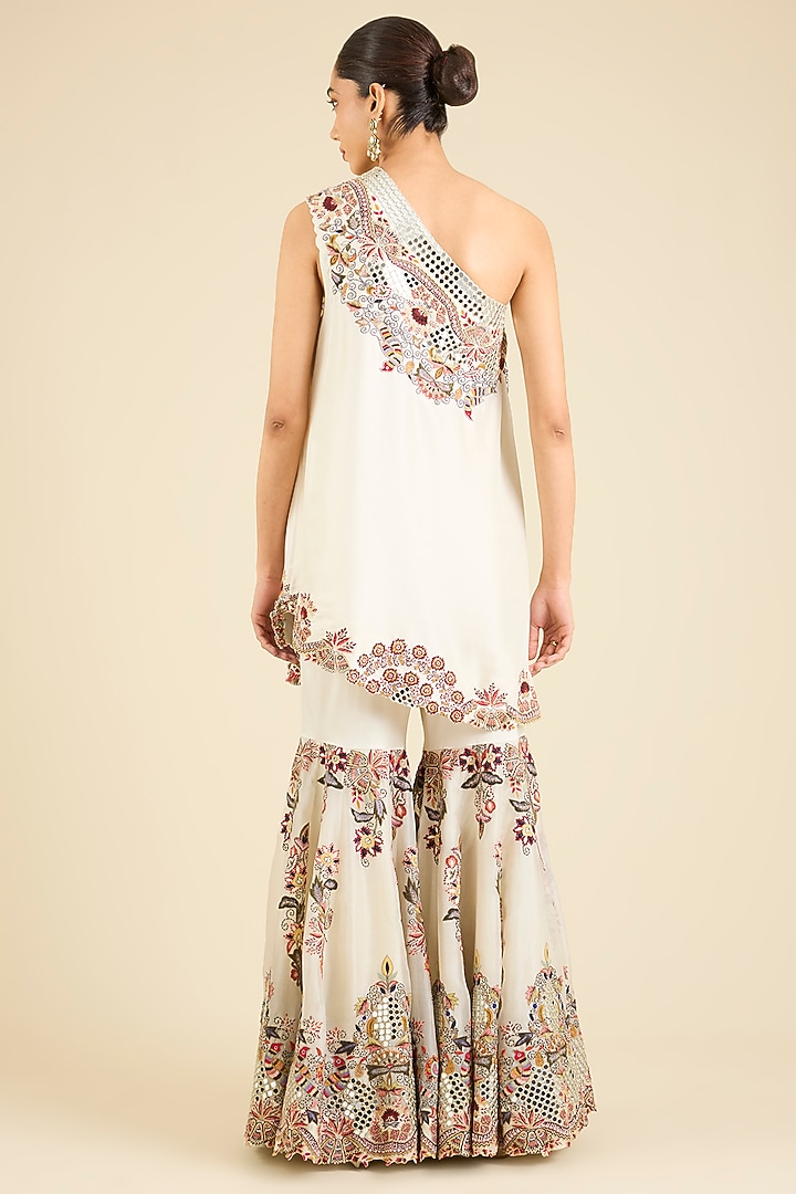 Maroon Dupion Silk Thread Embroidered Cape Set by Minaxi Dadoo at Pernia's Pop Up Shop