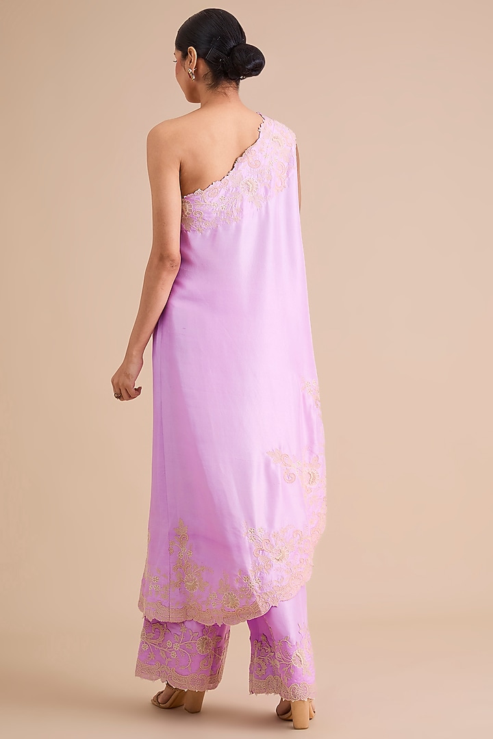 Lavender Silk Embroidered Cape Set by Minaxi Dadoo at Pernia's Pop Up Shop