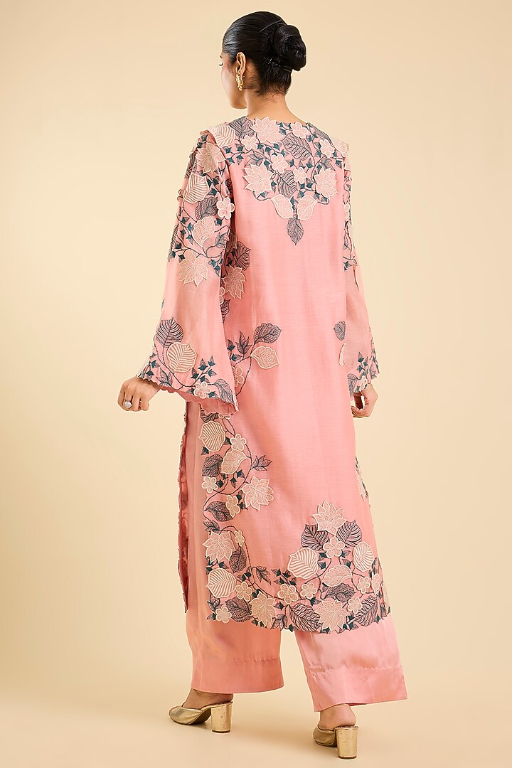 Blush Pink Chanderi Floral & Applique Work Kurta Set by Minaxi Dadoo at Pernia's Pop Up Shop