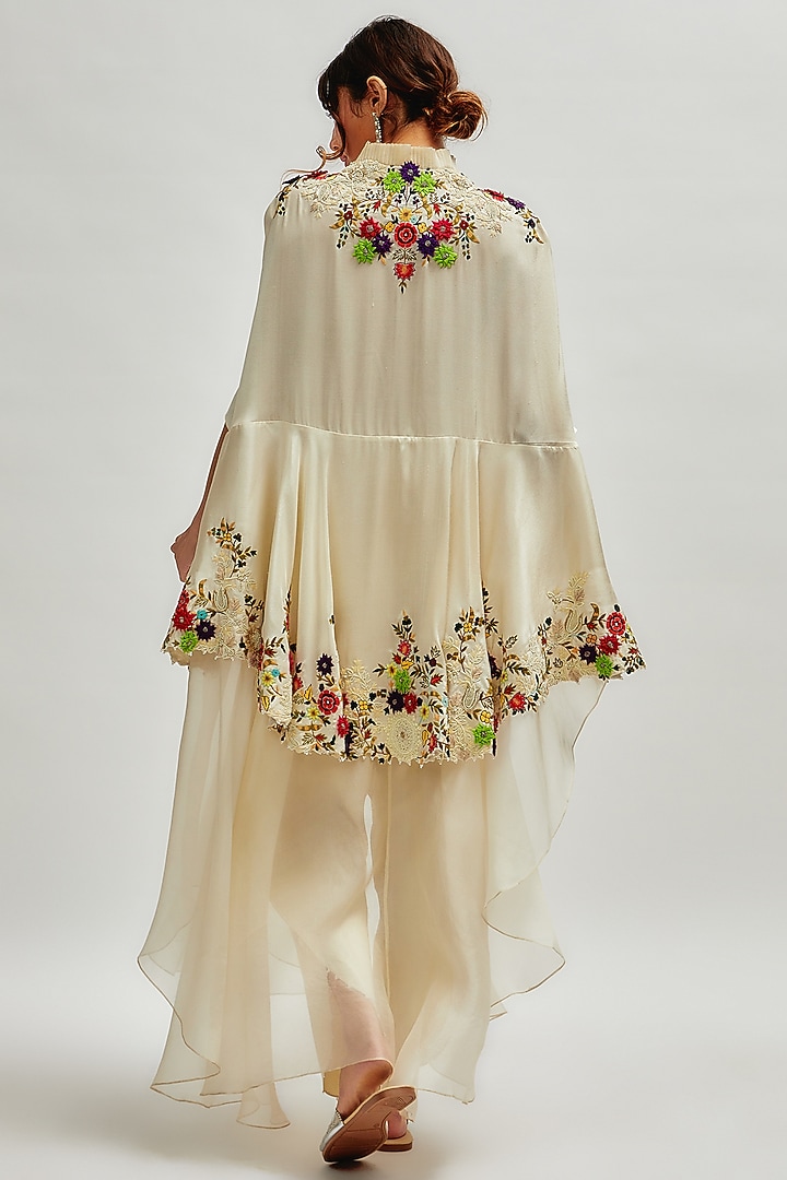 Ivory Dupion Embroidered Cape Set by Minaxi Dadoo at Pernia's Pop Up Shop