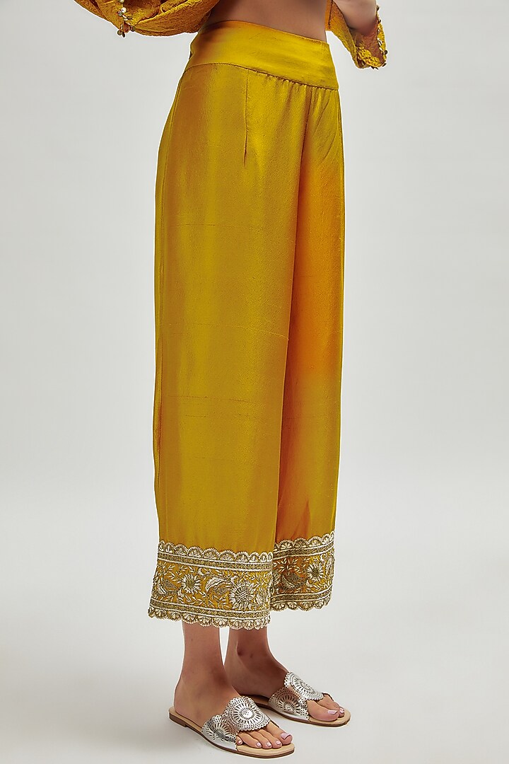 Yellow Dupion Embroidered Kaftan Set by Minaxi Dadoo at Pernia's Pop Up Shop