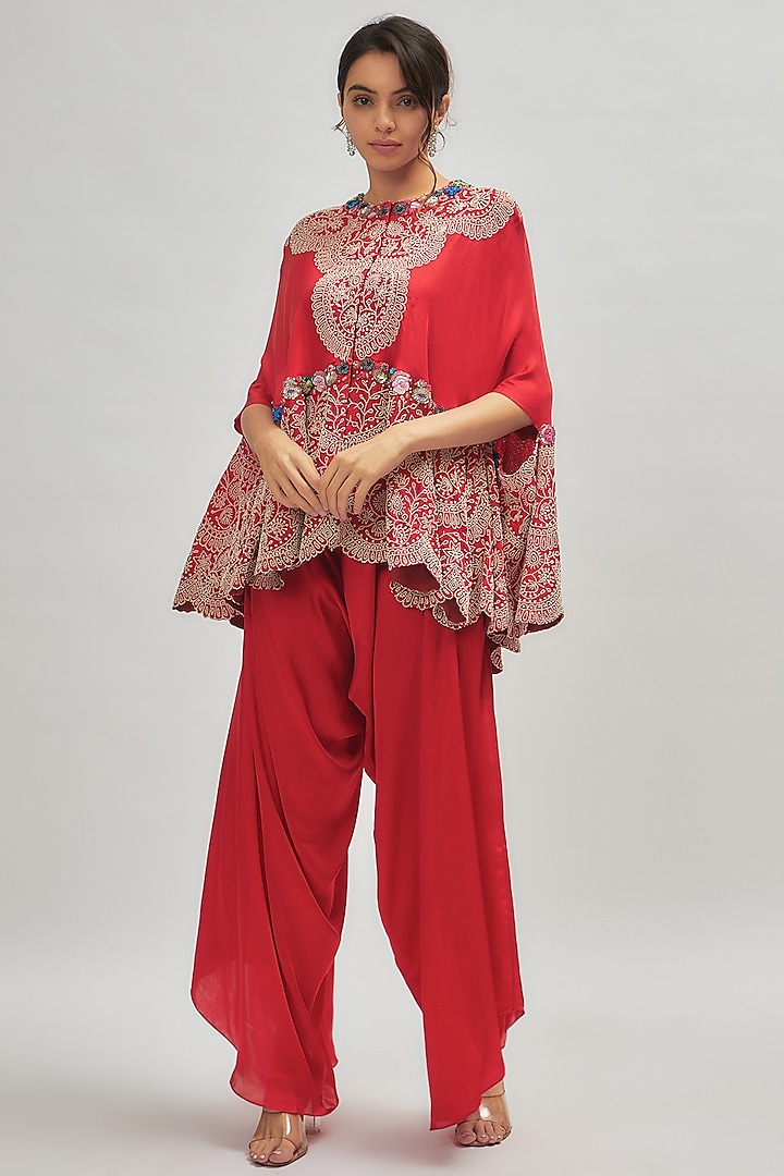 Red Dupion Embroidered Cape Set by Minaxi Dadoo