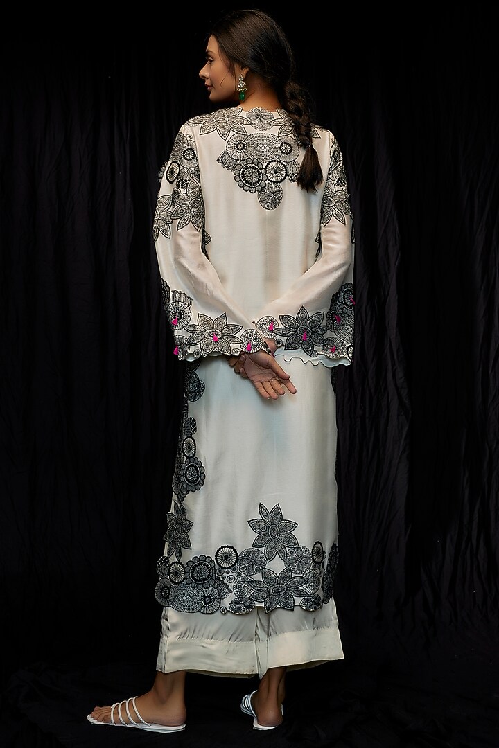Ivory Chanderi Thread Embroidered Kurta Set by Minaxi Dadoo at Pernia's Pop Up Shop