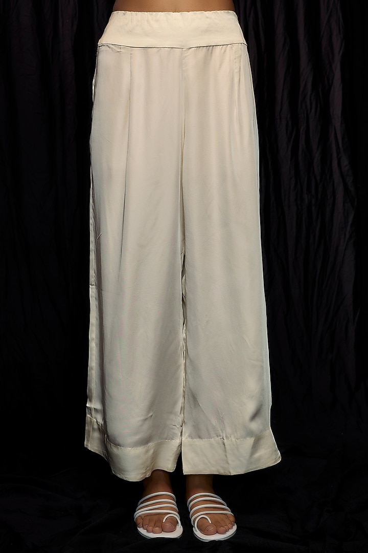 Ivory Chanderi Thread Embroidered Kurta Set by Minaxi Dadoo at Pernia's Pop Up Shop