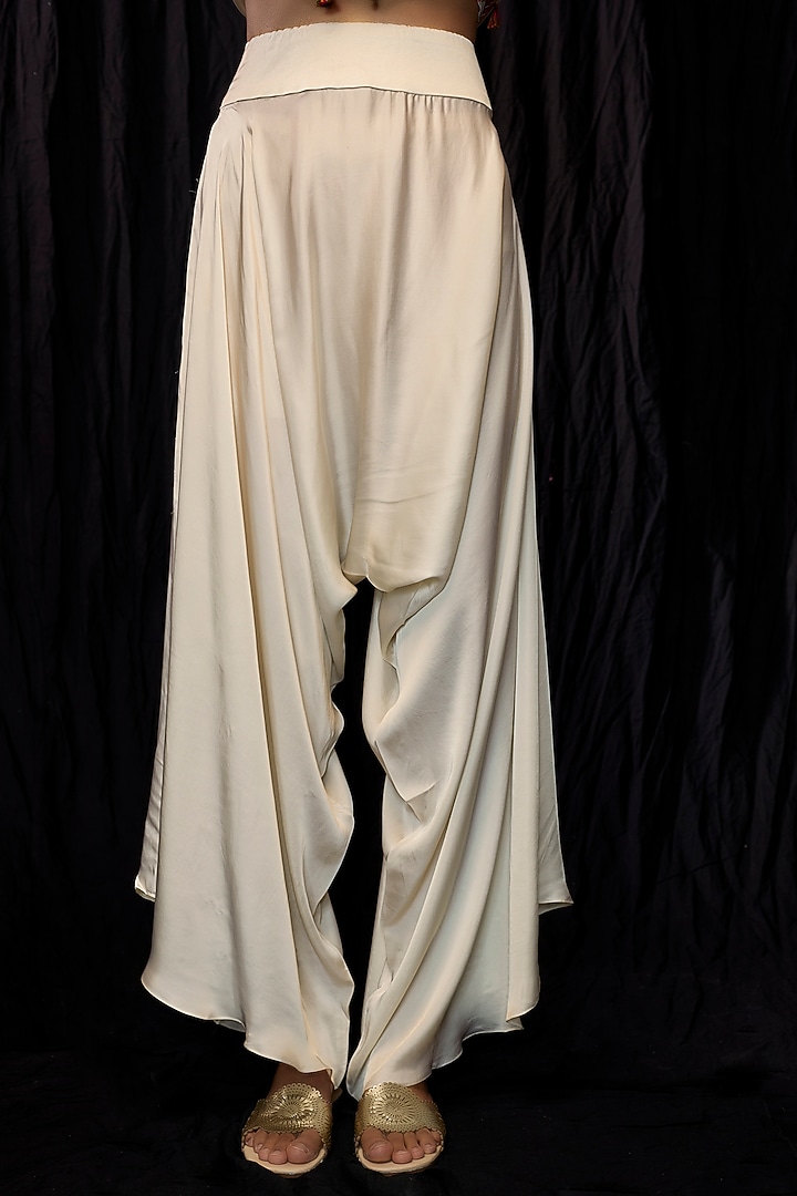 Ivory Dupion Embroidered Cape Set by Minaxi Dadoo at Pernia's Pop Up Shop