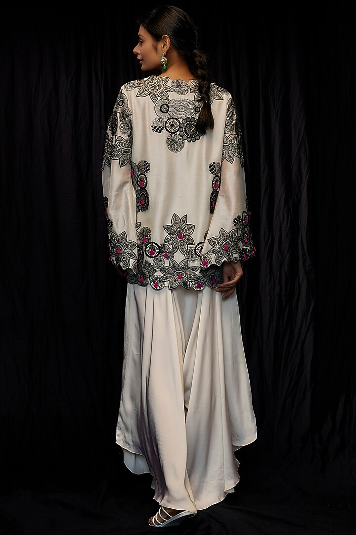 Ivory Chanderi Thread Embroidered Kurta Set by Minaxi Dadoo at Pernia's Pop Up Shop