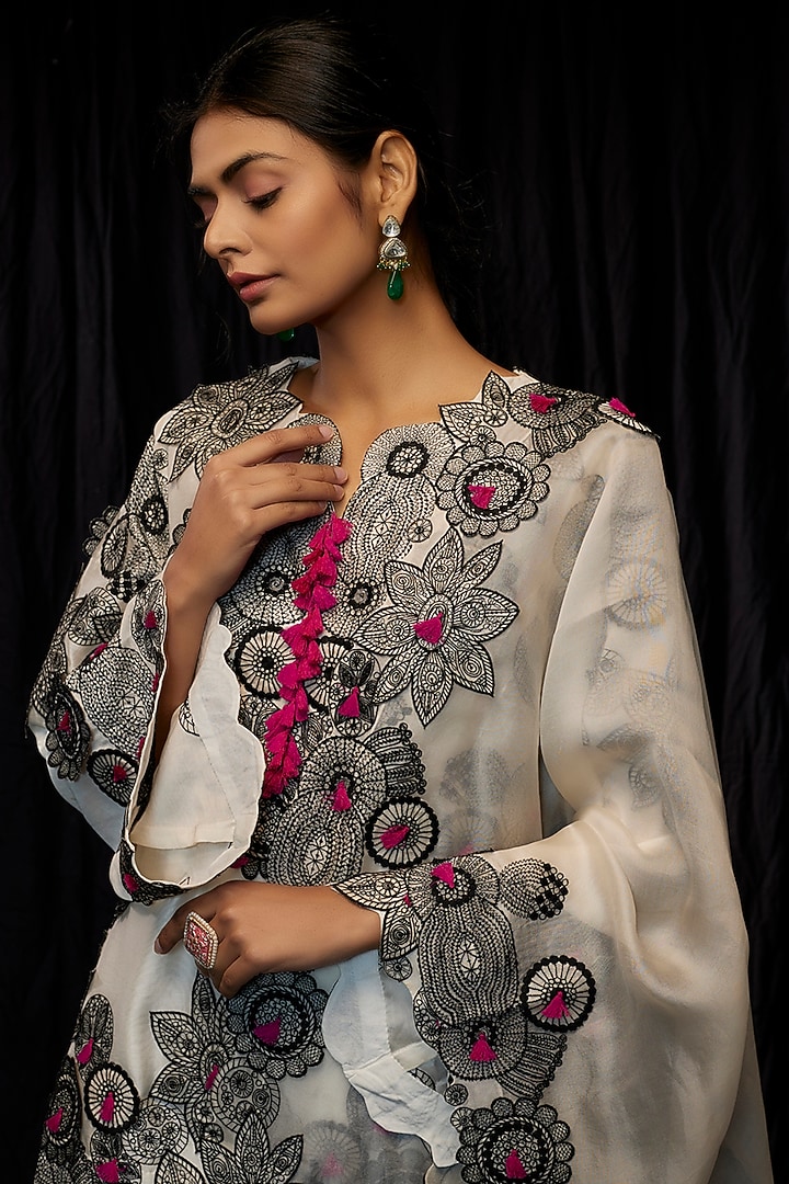 Ivory Chanderi Thread Embroidered Kurta Set by Minaxi Dadoo at Pernia's Pop Up Shop