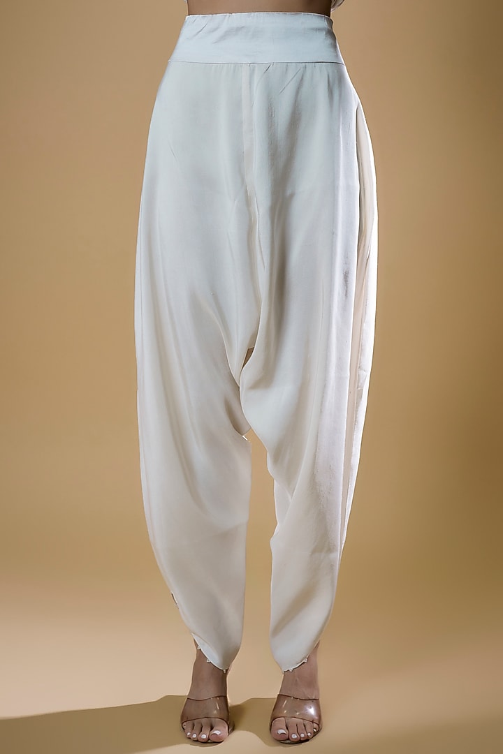 Ivory Dupion Embroidered Cape Set by Minaxi Dadoo at Pernia's Pop Up Shop