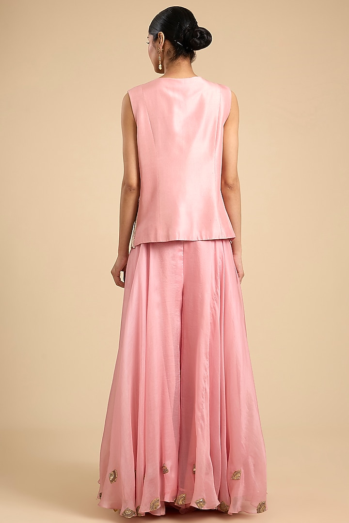 Pink Silk & Organza Floral Jaal Work Cape Set by Minaxi Dadoo at Pernia's Pop Up Shop