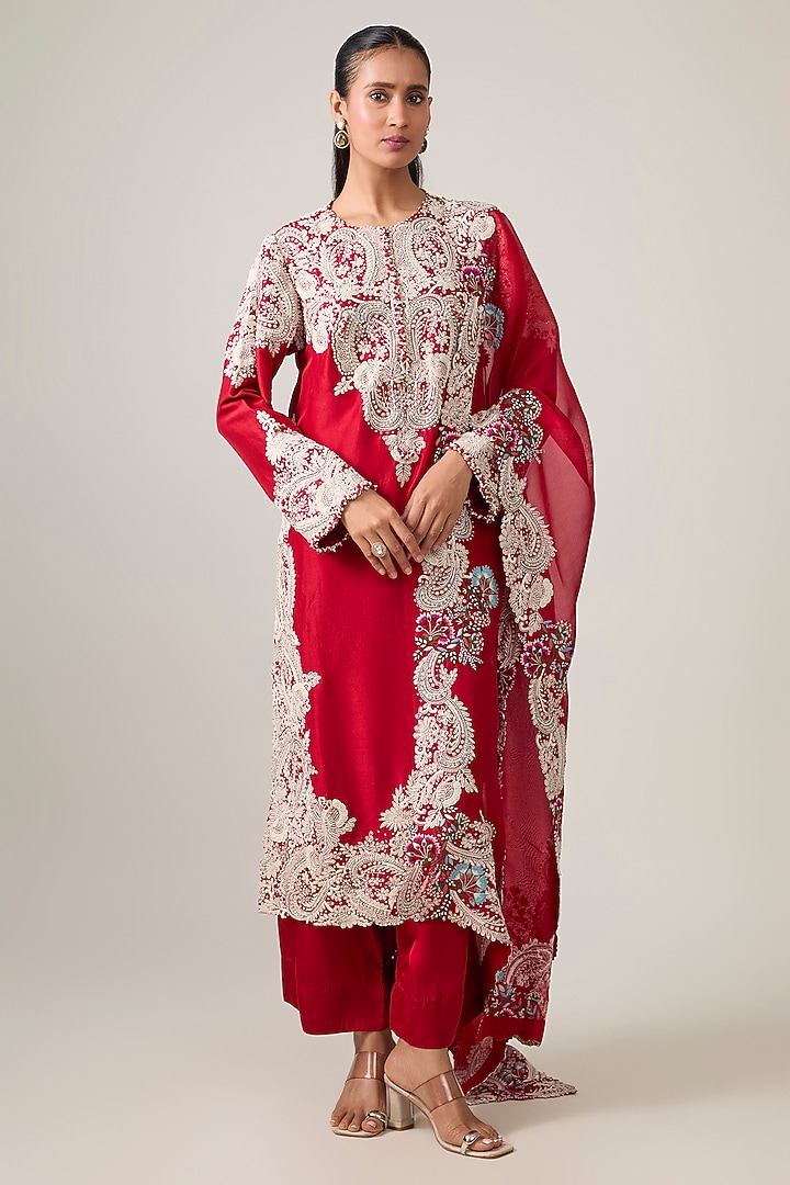 Red Dupion Embroidered Straight Kurta Set by Minaxi Dadoo at Pernia's Pop Up Shop
