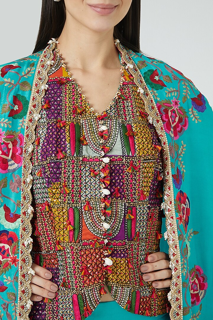 Firozi Embroidered Cape Set by Minaxi Dadoo at Pernia's Pop Up Shop