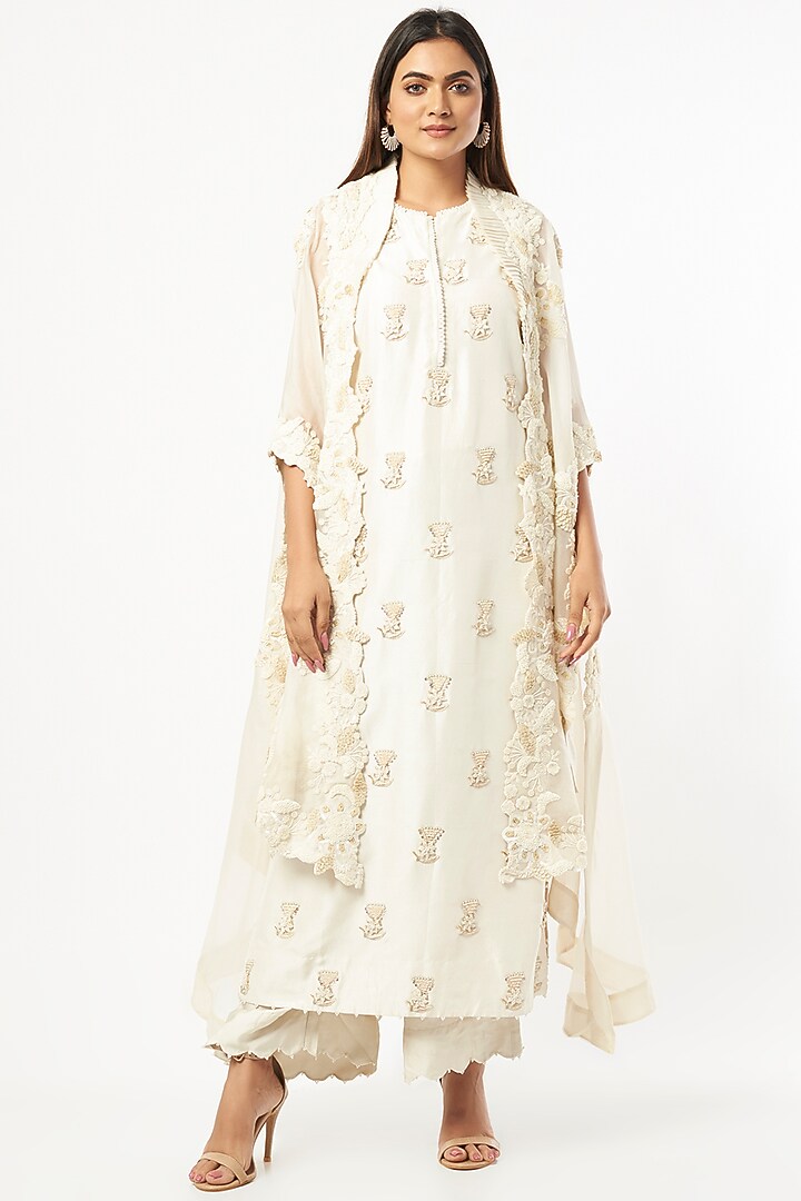 Ivory Embroidered Kurta Set by Minaxi Dadoo at Pernia's Pop Up Shop