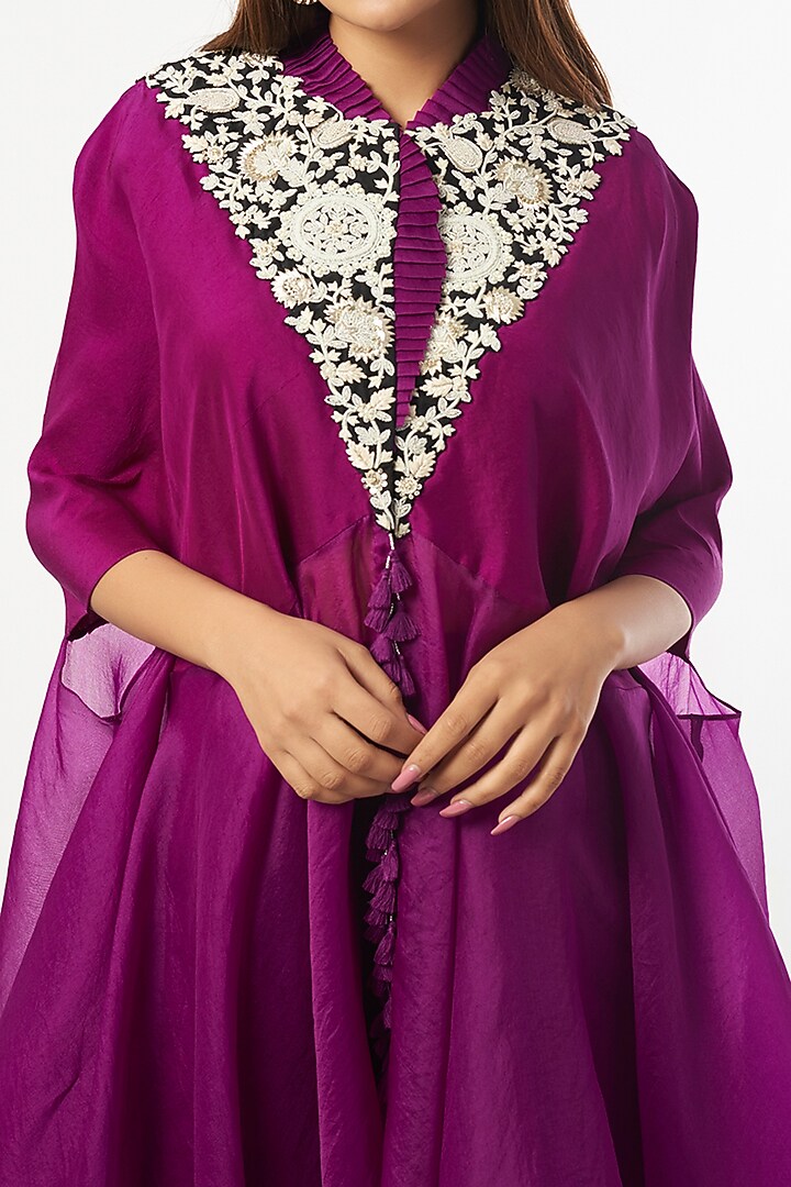 Purple Embroidered Cape Set by Minaxi Dadoo at Pernia's Pop Up Shop