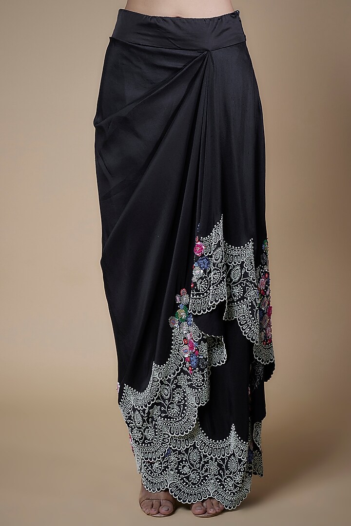 Black Habutai Silk Embroidered Cape Set by Minaxi Dadoo at Pernia's Pop Up Shop