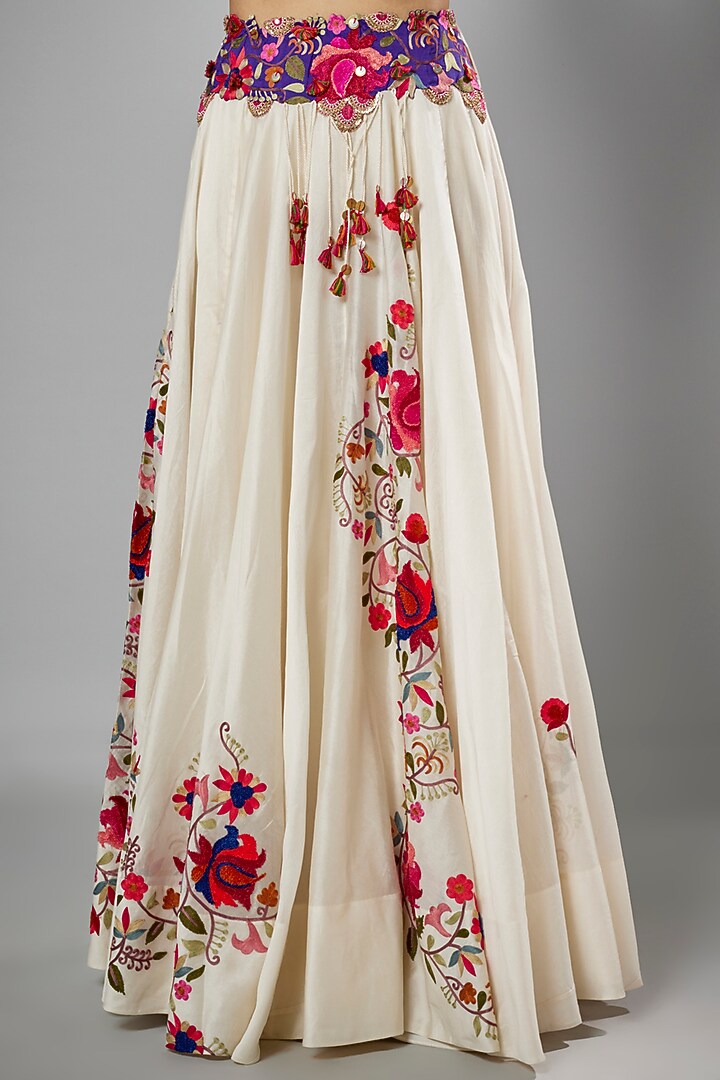 Violet Dupion Embroidered Cape Set by Minaxi Dadoo at Pernia's Pop Up Shop
