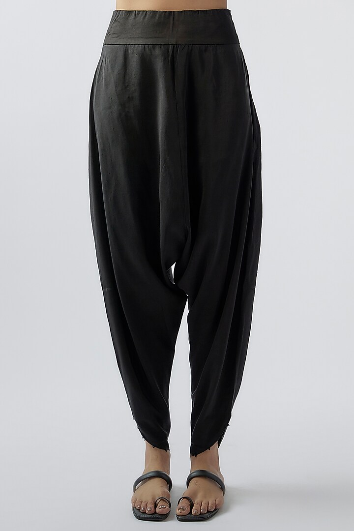 Black Dupion Embroidered Cape Set by Minaxi Dadoo at Pernia's Pop Up Shop