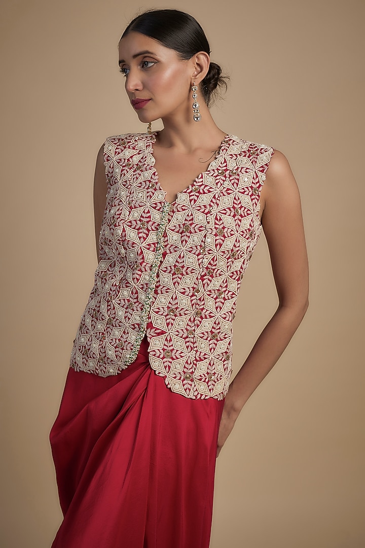 Red Dupion Silver Thread Embroidered Cape Set by Minaxi Dadoo at Pernia's Pop Up Shop