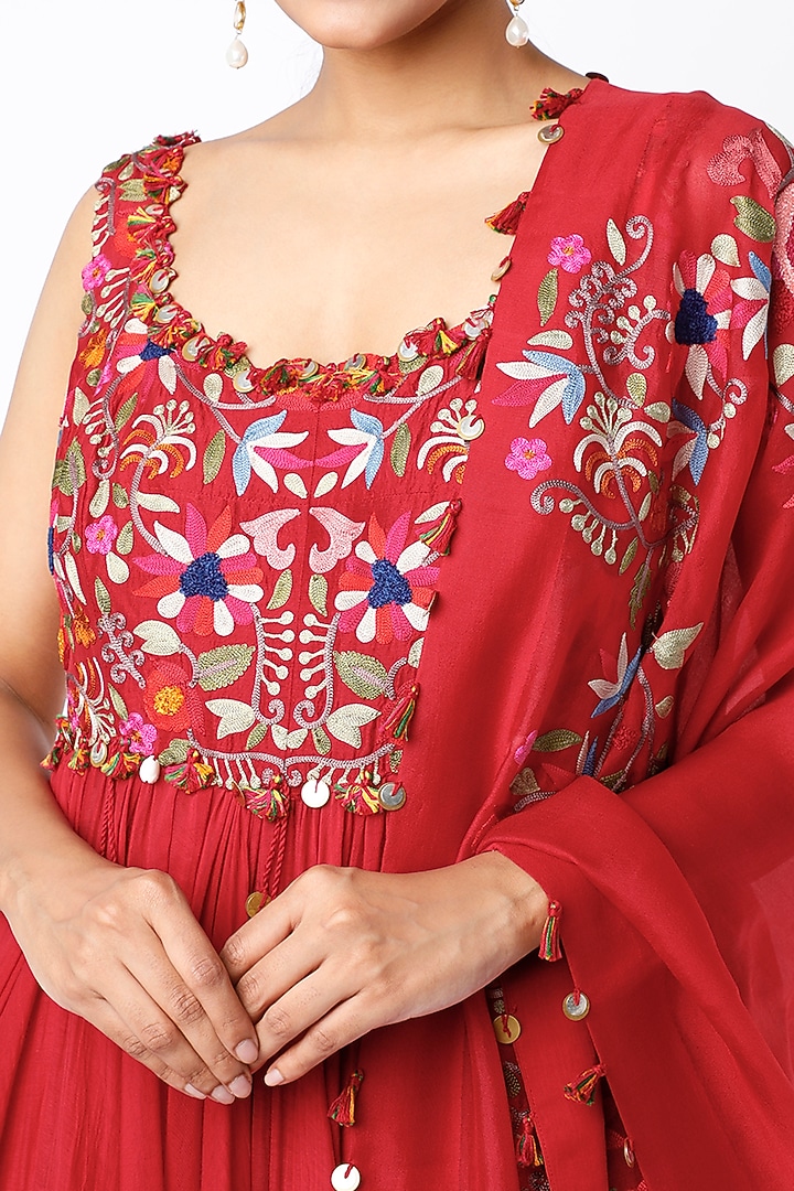 Electric Red Chanderi Thread Embroidered Bridal Anarkali Kurta Set by Minaxi Dadoo at Pernia's Pop Up Shop