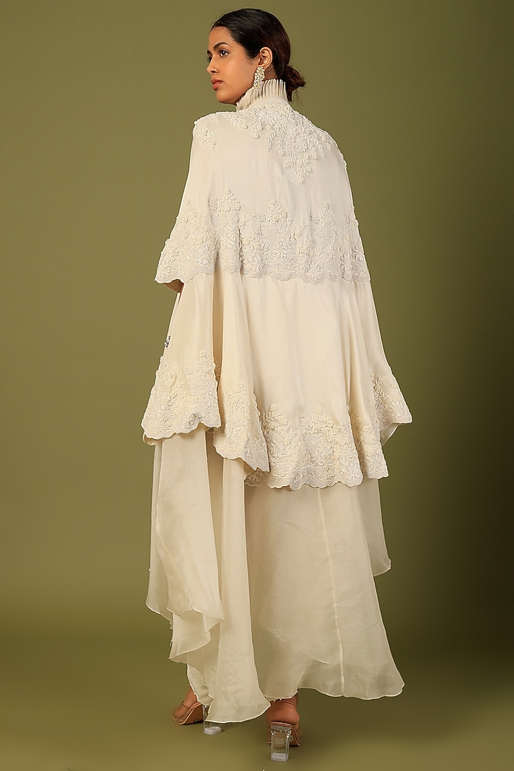 Ivory Dupion Embroidered Cape Set by Minaxi Dadoo at Pernia's Pop Up Shop