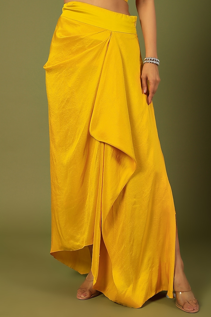 Yellow Dupion Embroidered Cape Set by Minaxi Dadoo at Pernia's Pop Up Shop