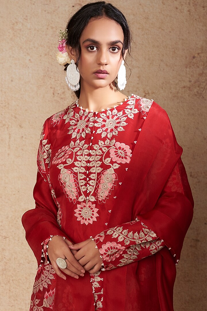 Maroon Dupion Embroidered Kurta Set by Minaxi Dadoo at Pernia's Pop Up Shop