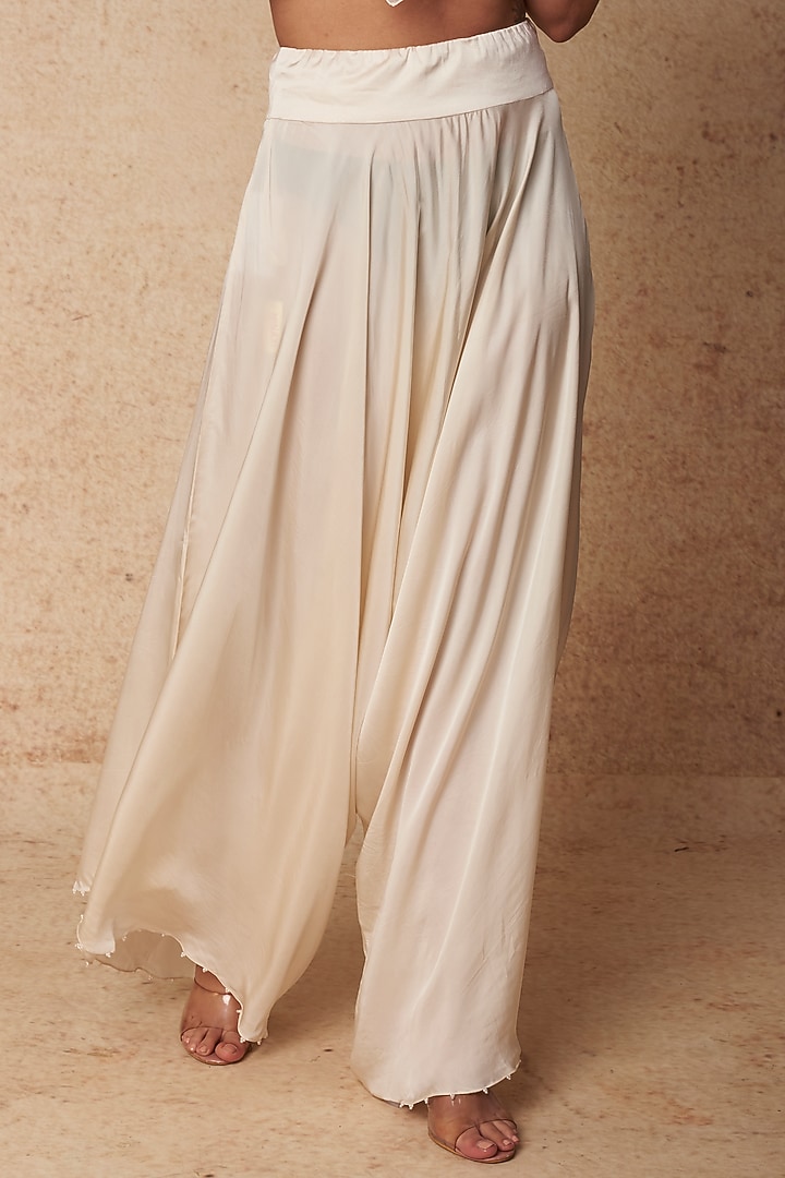 Ivory Dupion Embroidered Cape Set by Minaxi Dadoo at Pernia's Pop Up Shop